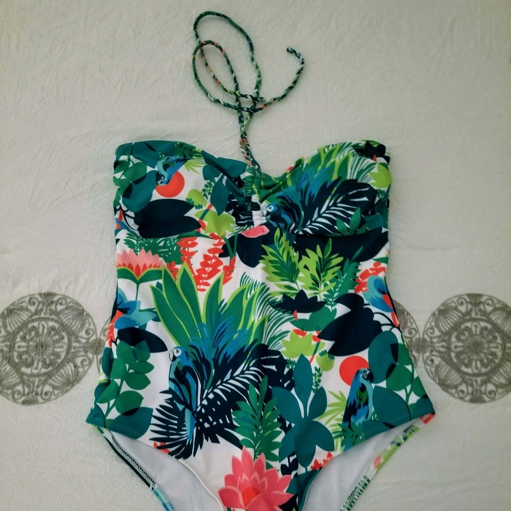 One piece swimsuit that truly says summer